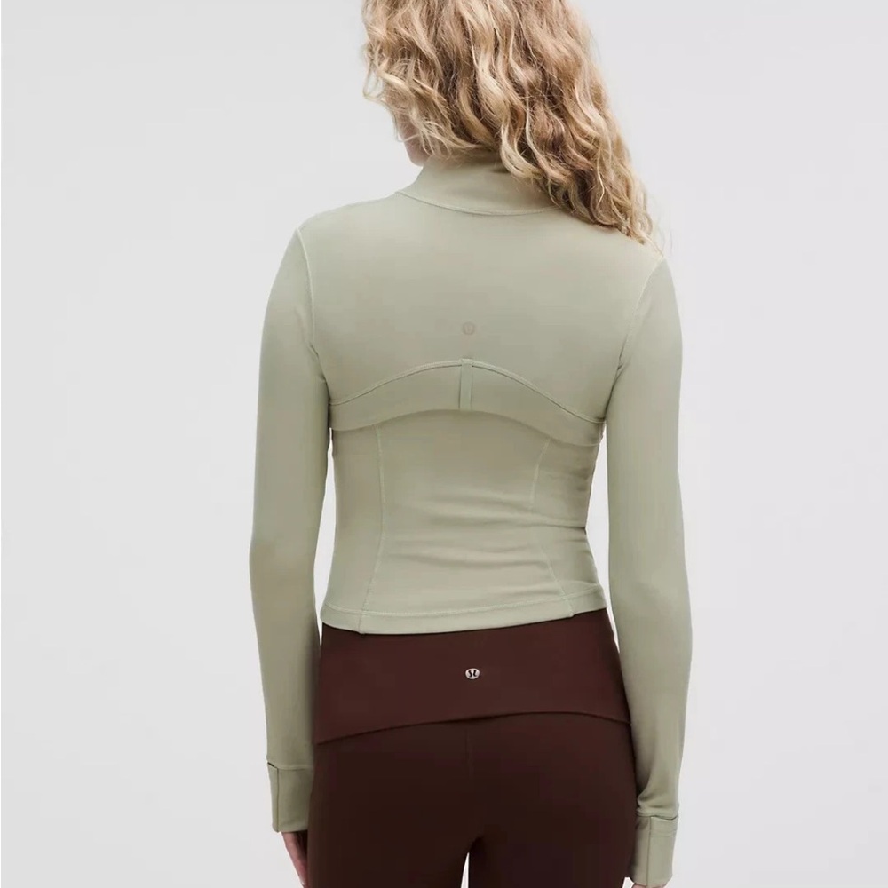 ‼️SOLD‼️lululemon cropped define jacket in fog green with gold zippers - Picture 10 of 17
